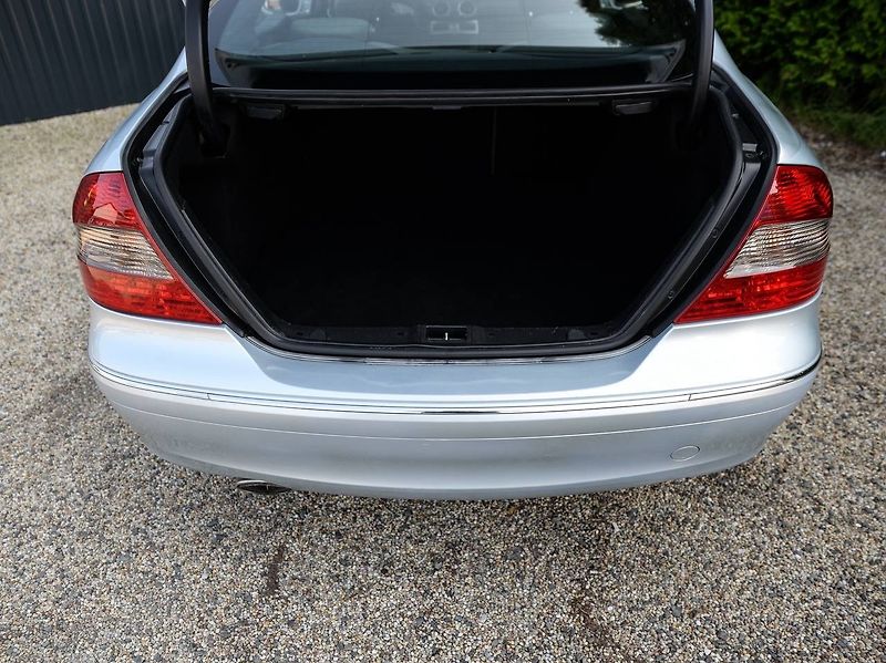 Mercedes-Benz CLK (2007) 220 CDI AVANTGARDE - fotka 11 z 20
