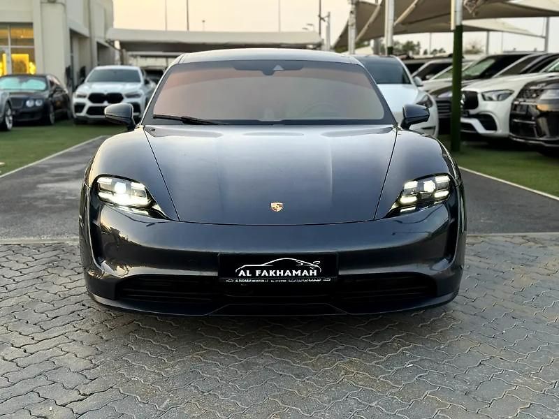 Porsche Taycan (2021) Elektrický sportovní sedan  12 - fotka 5 z 20