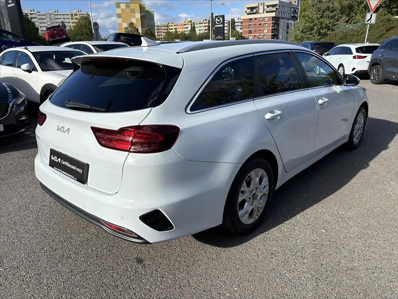 Kia Ceed 1,5 TGDi 118kW TOP ZÁRUKA NAVI - fotka 5 z 40