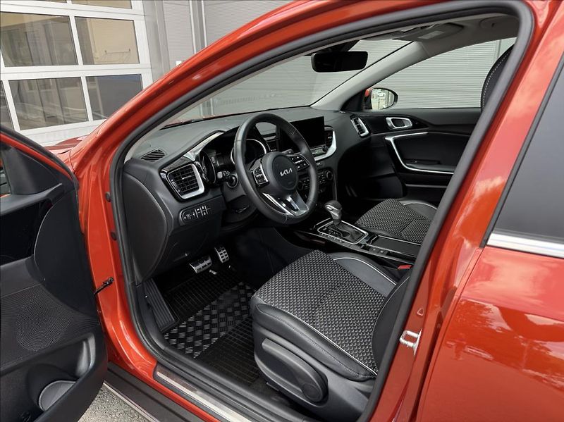 Kia XCeed 1,5 T-GDI DCT  Top Tažné - fotka 8 z 25