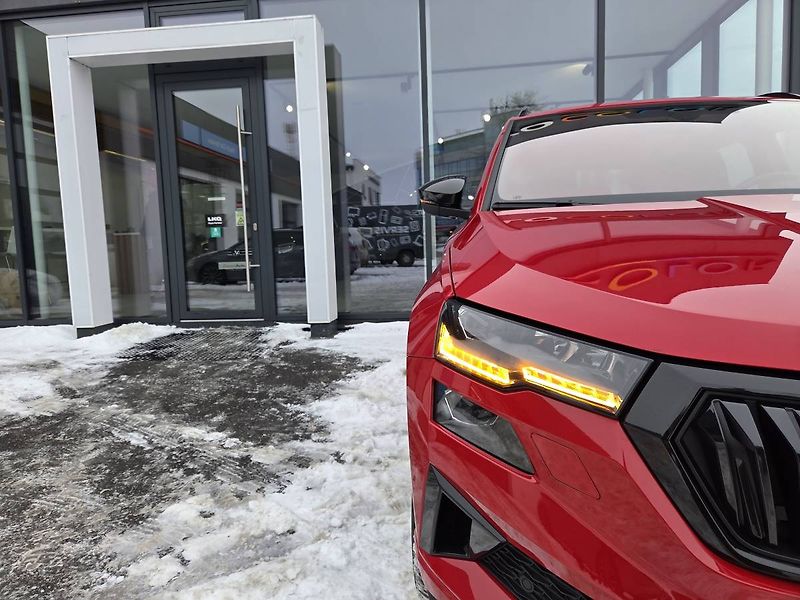 Škoda Karoq Sportline 1.5 TSI DSG tažné - fotka 7 z 45