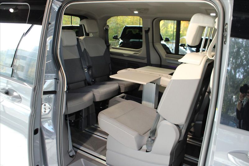 Volkswagen Multivan T7 TDi DSG Edition ACC/NezTop/ - fotka 30 z 38