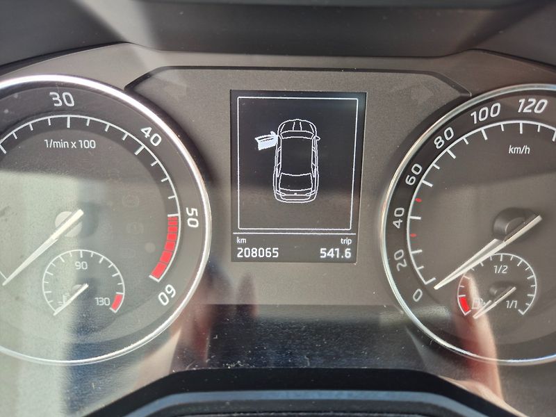 Škoda Superb (2017) 2.0 TDI Navi,Xenony,TOP - fotka 13 z 42