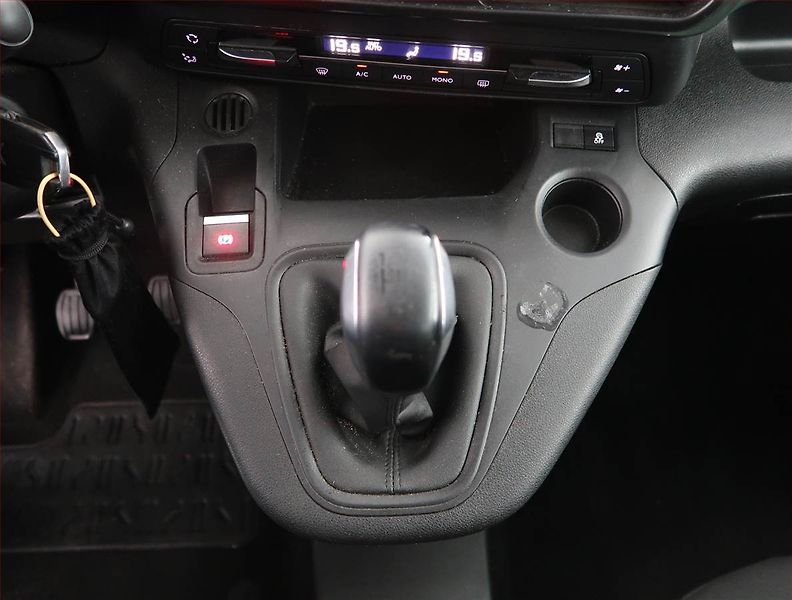 Citroën Berlingo (2019) Feel 1.5 BlueHDi, 5Míst, ČR - fotka 13 z 17