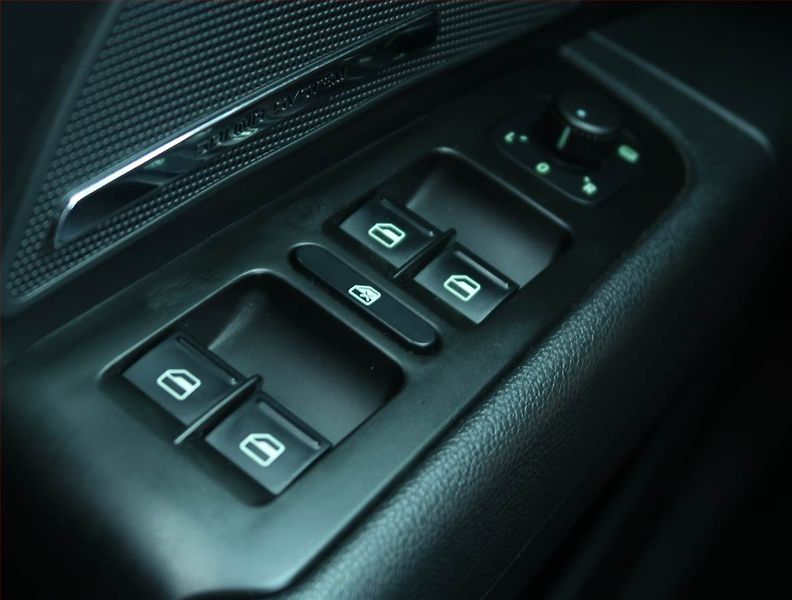Škoda Superb (2011) 2.0 TDI, Serv.kniha - fotka 15 z 21