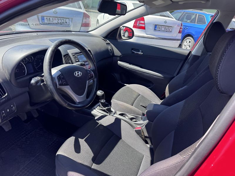 Hyundai i30 1.4i, 2012, 1.Majitel - fotka 8 z 16