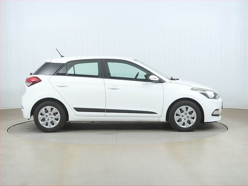 Hyundai i20 (2016) 1.2, ČR,1.maj, Serv.kniha - fotka 6 z 14