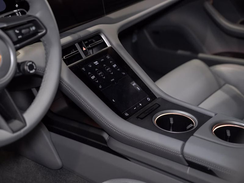 Porsche Taycan 4S Pano HuD 360 HD-Matrix - fotka 14 z 20