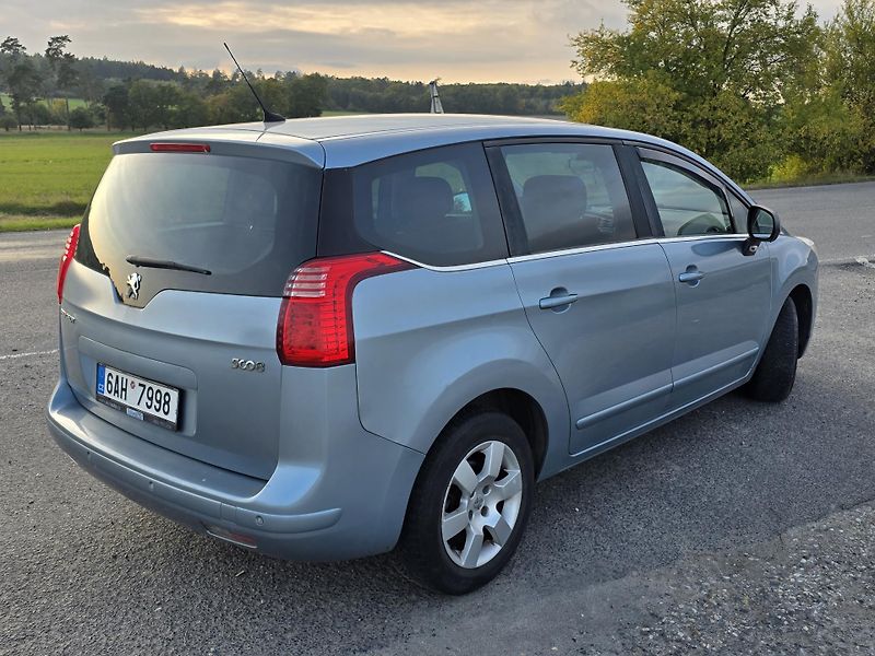 Peugeot 5008 (2011) HDI 2,0 110kw - fotka 4 z 6