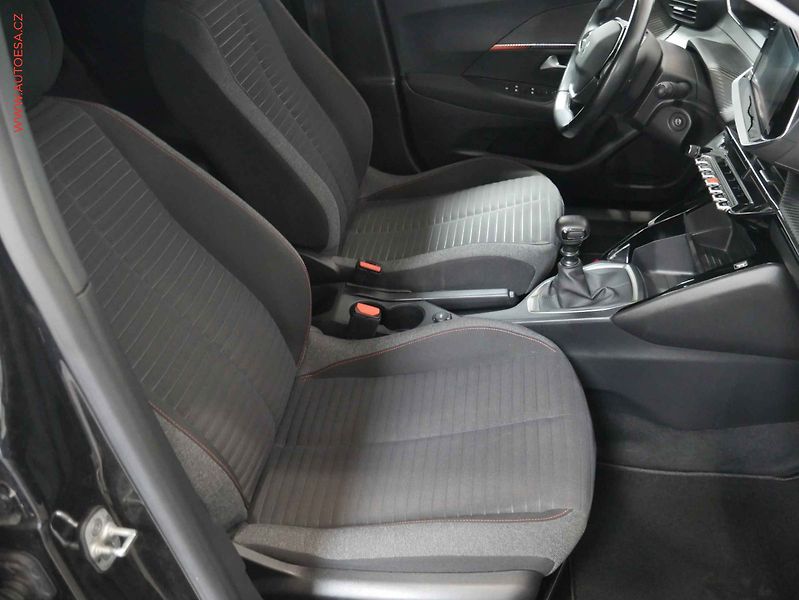 Peugeot 2008 (2020) 1.2PT, 1.maj,ČR, servis.kniha - fotka 12 z 20