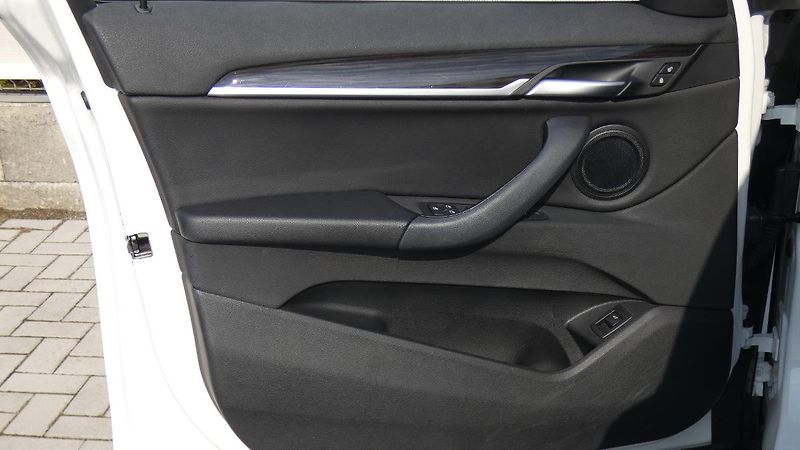 BMW X1 xDrive 25i Advantage Aut. - fotka 8 z 22