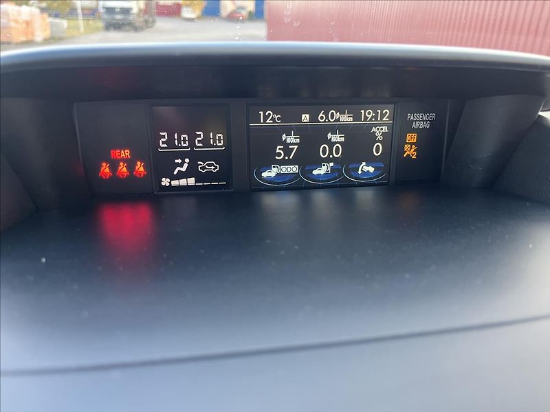 Subaru XV 2,0 D 4x4 108KW KAMERA SERVIS - fotka 17 z 44