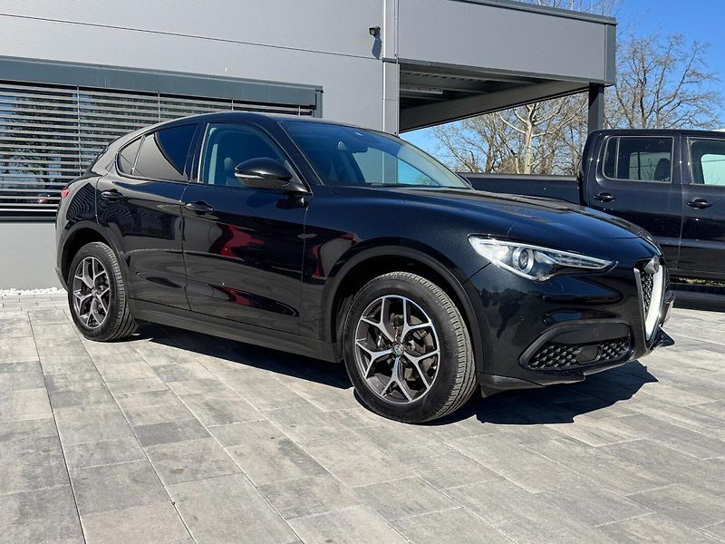 Alfa Romeo Stelvio (2018) 2,0 T 206 KW Q4 AT ZF8 SUPER - fotka 3 z 36
