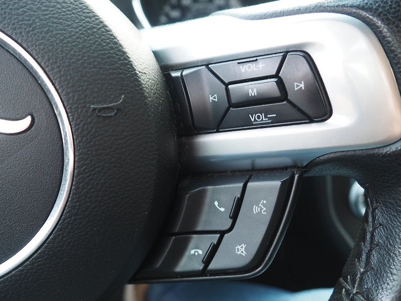 Ford Mustang (2015) 3.7i, 224kW, Manuál - fotka 21 z 27