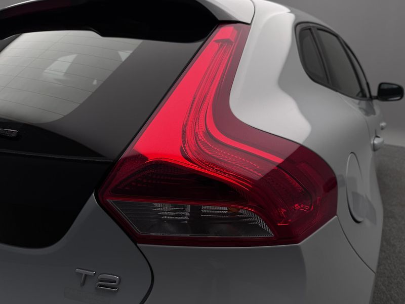 Volvo V40 T2 KINETIC CZ 1.maj REZERVACE - fotka 18 z 40