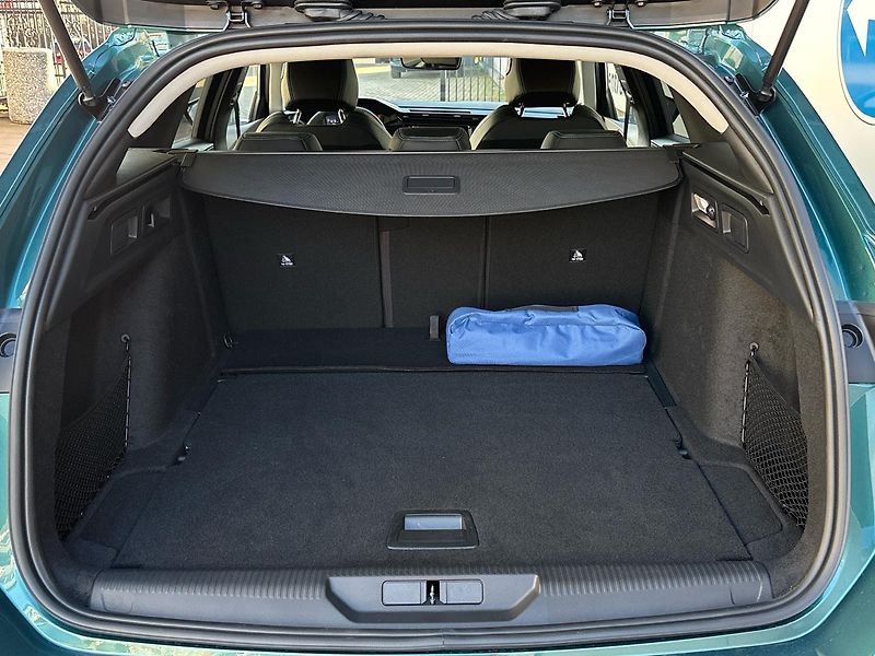 Peugeot 308 (2025) SW Allure 130 EAT8 + Pakety - fotka 9 z 41