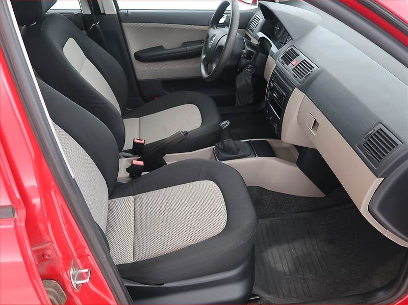 Škoda Fabia (2004) 1.2, nová STK, Tažné - fotka 9 z 15