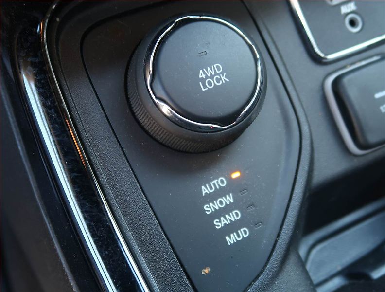 Jeep Compass (2019) 1.4 MultiAir, 4X4, Automat - fotka 19 z 21