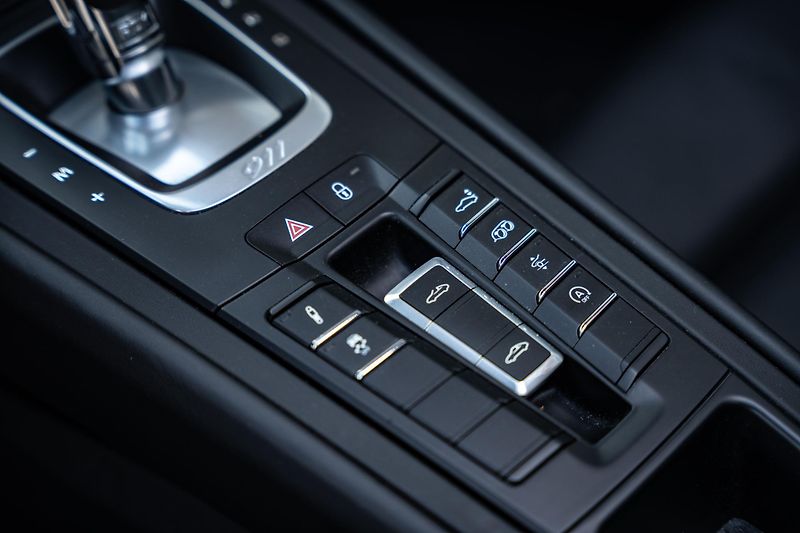 Porsche 911 (2018) 991 4 GTS Targa - fotka 28 z 38