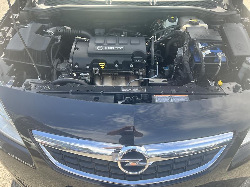 Opel Astra 1.4i 16v KAMERA TEMPOMAT ALU - fotka 37 z 42