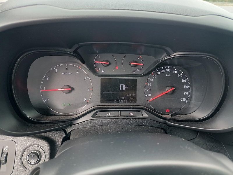 Opel Combo 1.2T - fotka 29 z 31
