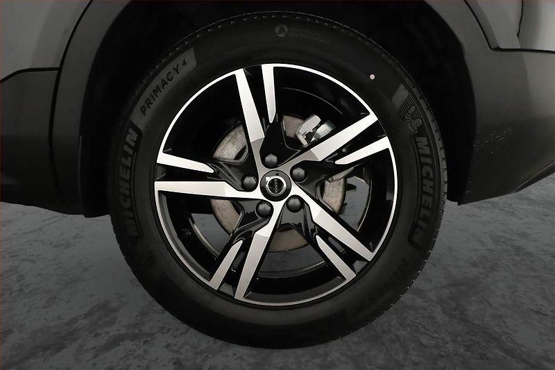 Volvo XC40 (2026) B3 - fotka 12 z 22