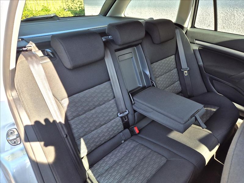 Škoda Octavia 1,4 TSI Combi Klima Výhřev ESP - fotka 18 z 28