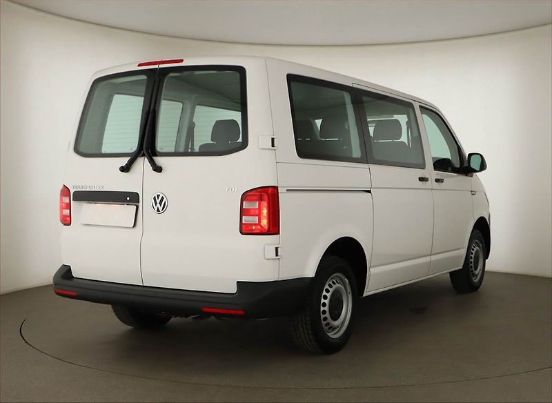 Volkswagen Transporter (2018) 2.0 TDI, Bus, 6Míst, ČR, 1Maj - fotka 5 z 14
