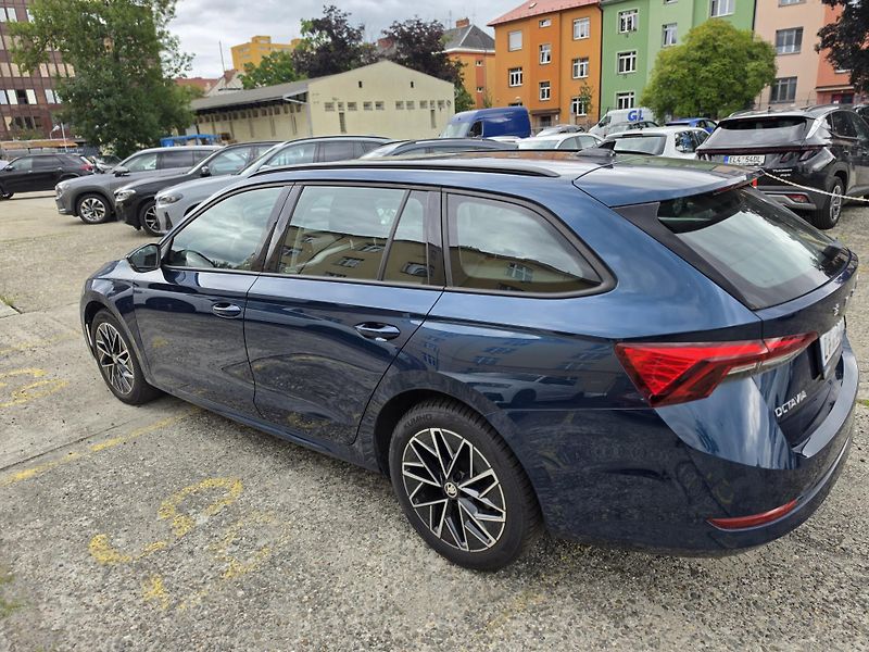 Škoda Octavia (2023)  Combi Ambition 1,5 TSI 110 kW - fotka 3 z 23