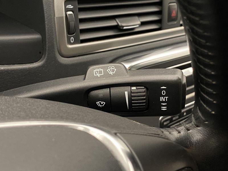 Volvo XC70 D5 AWD SUMMUM REZERVACE - fotka 28 z 49