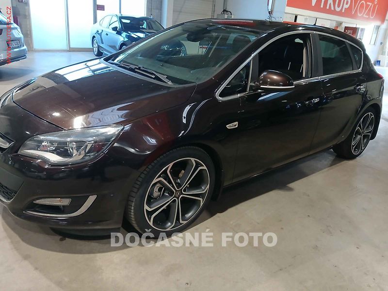 Opel Astra (2013) 1.6i, servis.kniha, AT - fotka 1 z 3