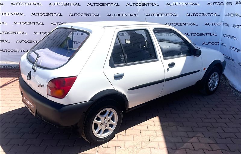 Ford Fiesta 1,3 i,STK 8/27 - fotka 4 z 19