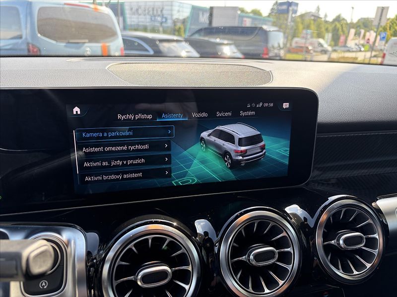 Mercedes-Benz GLB 250 - fotka 13 z 30