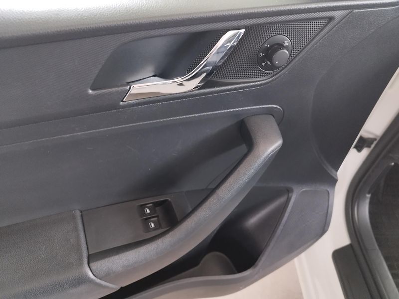 Škoda Rapid (2014) 1,6TDI,66KW,ALU,TAŽNÝ,TOP - fotka 18 z 27