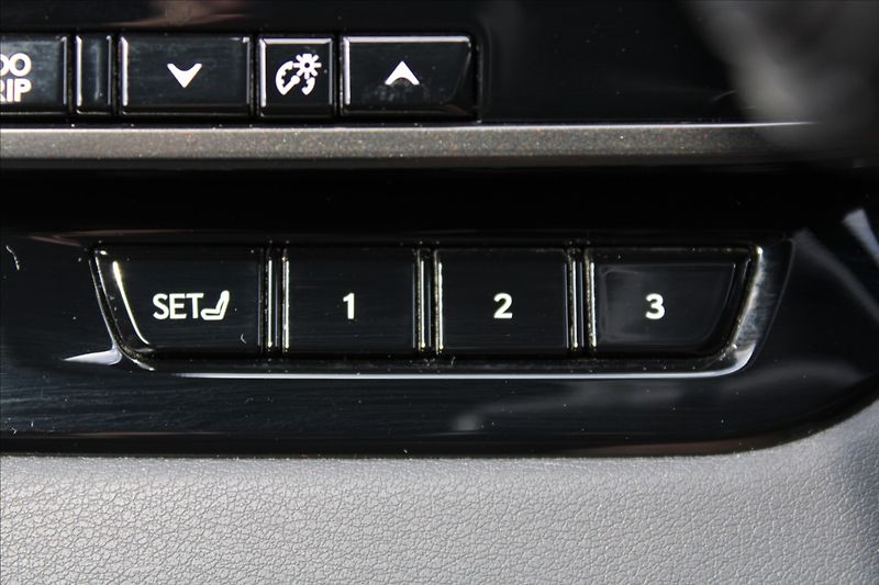 Lexus RX 500h 2,4 HEV  1.MAJ,A/T,4x4,FSPORT+ - fotka 30 z 48