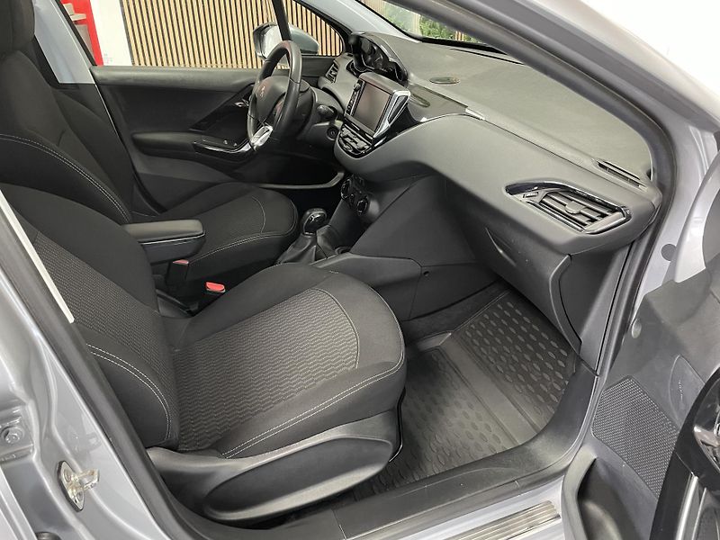 Peugeot 208 1.2 PT ČR 1.MAJ.SERVISKA       - fotka 14 z 25