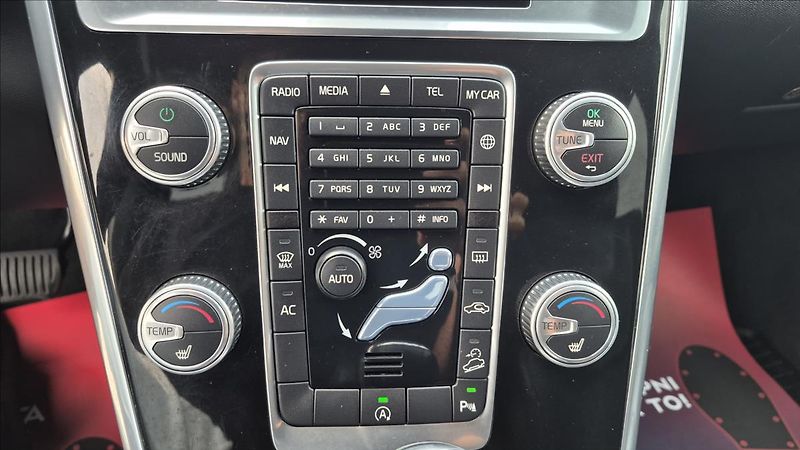 Volvo XC60 2,4 D5 140Kw Summum AWD AT DPH - fotka 11 z 22