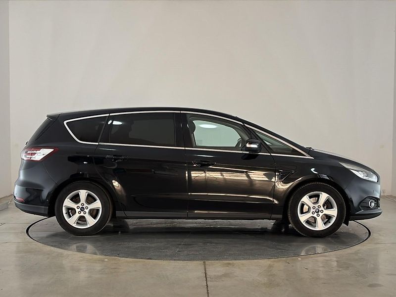 Ford S-MAX Titanium AT - fotka 16 z 28