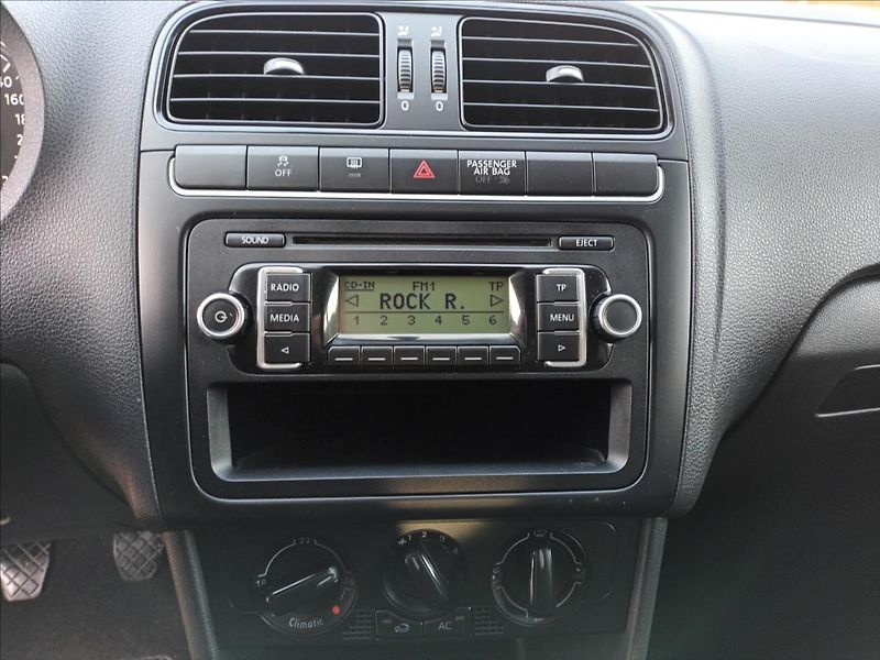 Volkswagen Polo 1,2 HTP,44KW,KLIMA,SERVISKA,ES - fotka 29 z 40