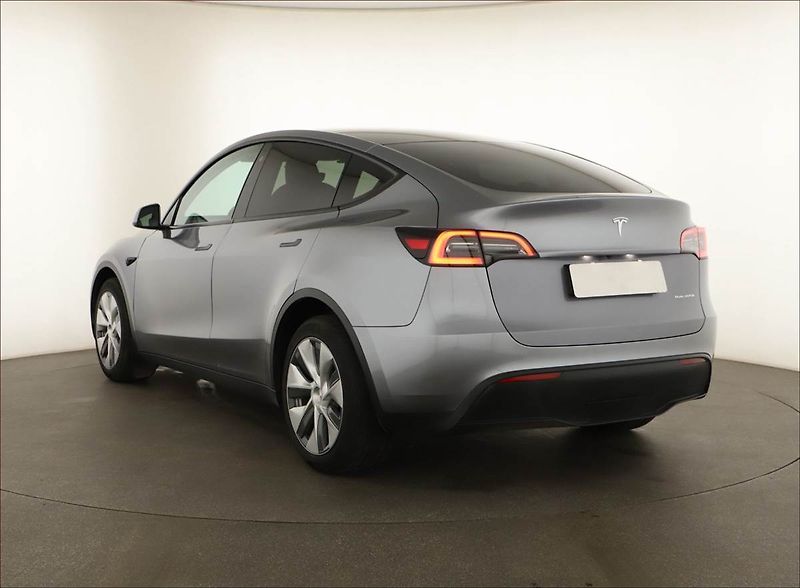 Tesla Model Y (2023) Long Range AWD 79kWh, SoH 92% - fotka 4 z 26