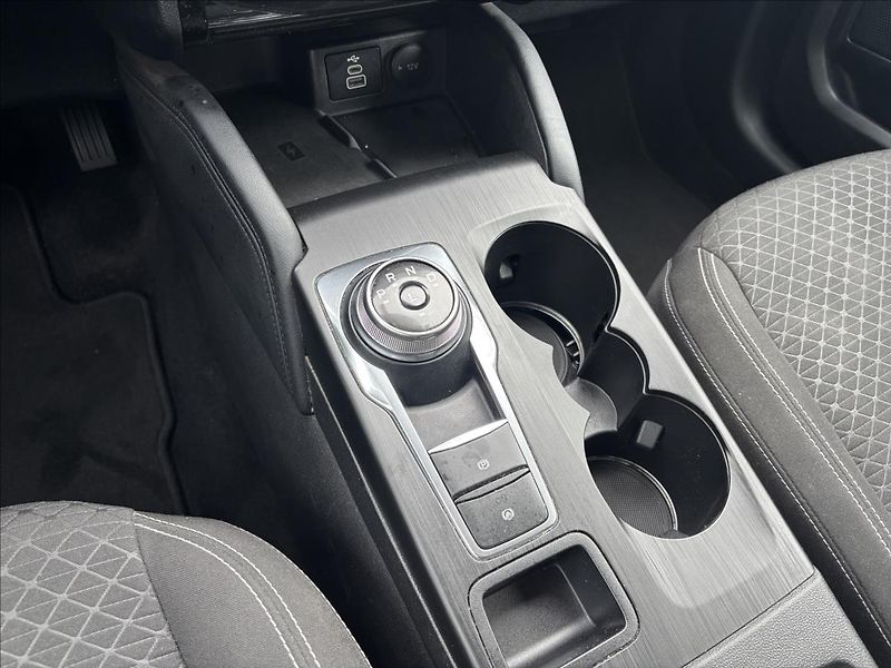 Ford Kuga 2,5 HEV 132kW Titanium - fotka 18 z 36