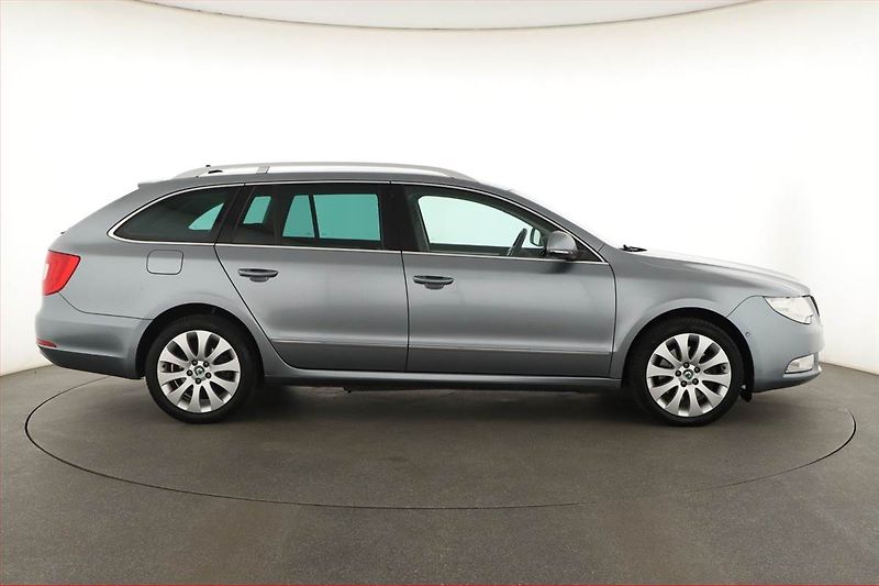 Škoda Superb (2011) Comfort 2.0 TDI, 4X4, Automat - fotka 6 z 18