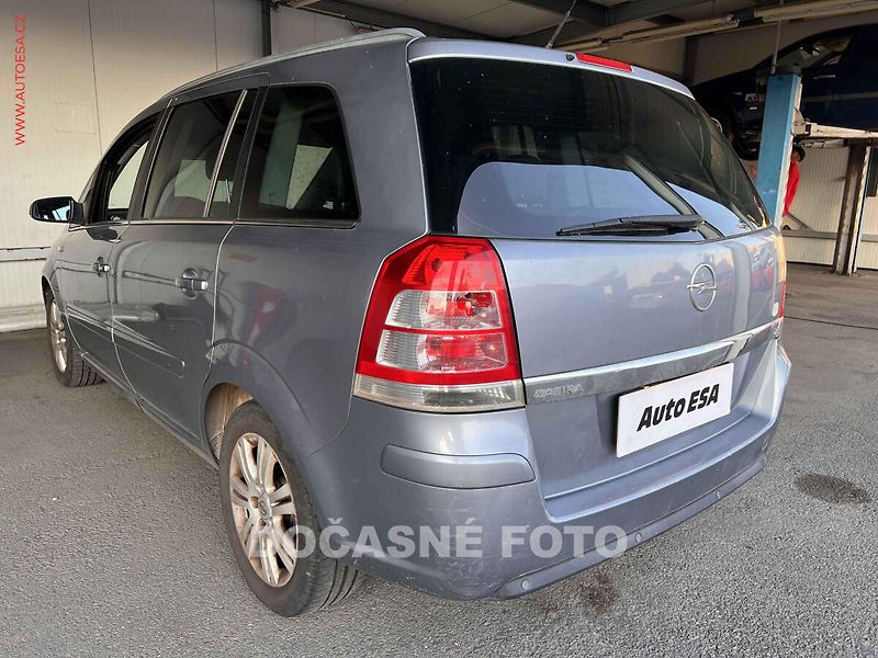 Opel Zafira (2008) 1.8 16V, 7 MÍST - fotka 2 z 3