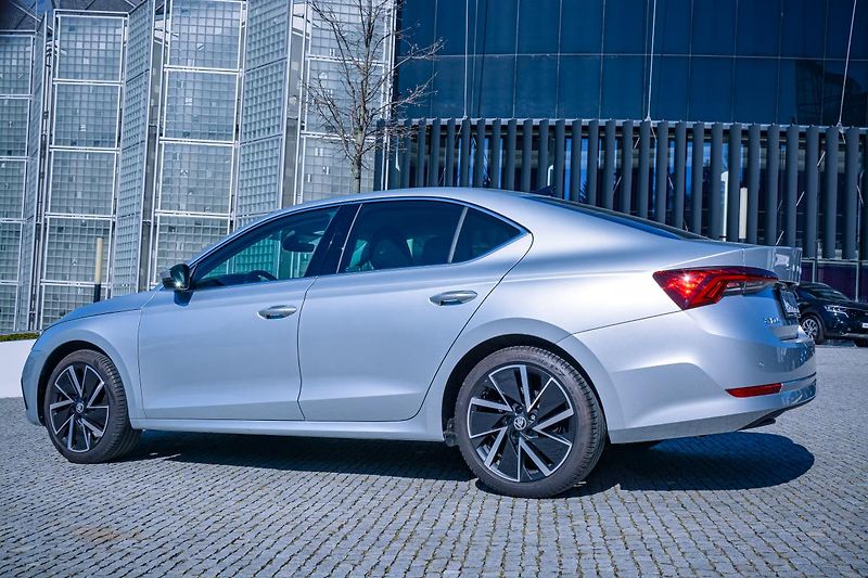 Škoda Octavia Style Plus Navigace 18 kola ČR - fotka 11 z 76