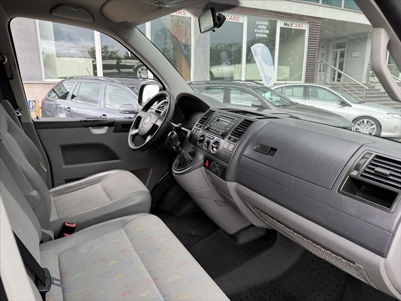 Volkswagen Transporter 2,5   TDI LONG 9 MÍST TAŽNÉ - fotka 13 z 21