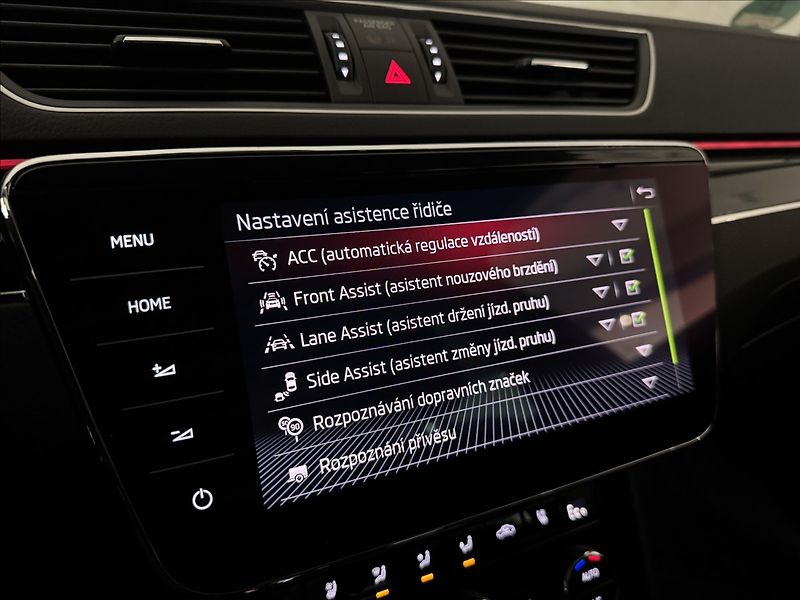 Škoda Superb 1,4 TSi  DSG iV L&K LED Assist - fotka 32 z 50