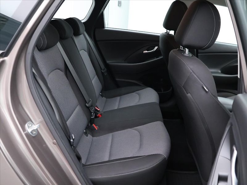 Hyundai i30 1,0 T-GDI 88kW Comfort CZ - fotka 13 z 33