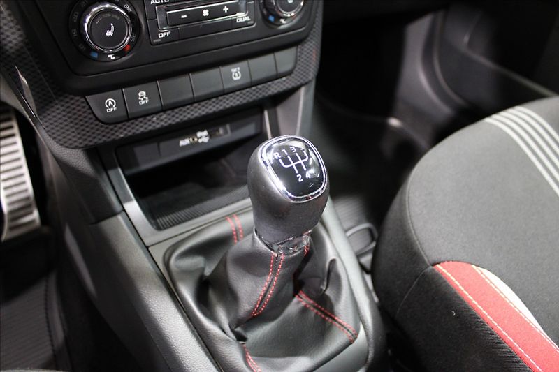 Škoda Yeti 2,0 TDI Monte Carlo rezervován - fotka 26 z 31