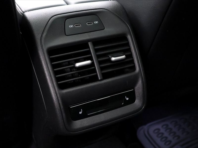 Volkswagen Passat 2,0 TDI 110kW DSG Elegance PAN - fotka 15 z 39