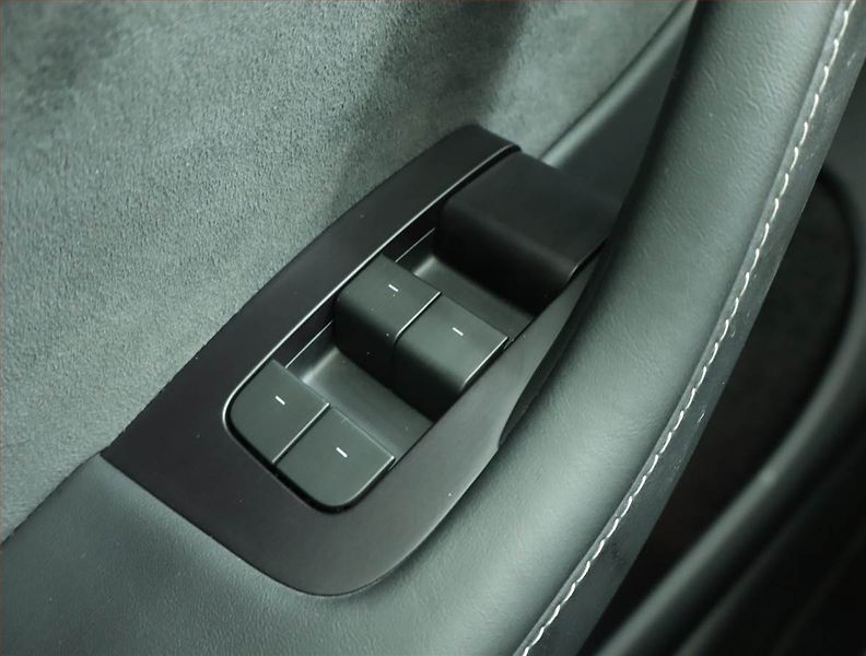 Tesla Model Y (2023) Long Range AWD 79kWh, SoH 92% - fotka 17 z 22